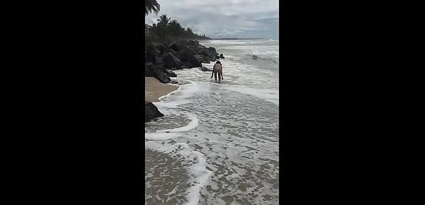  Shortinho e micro bikini na praia do norte